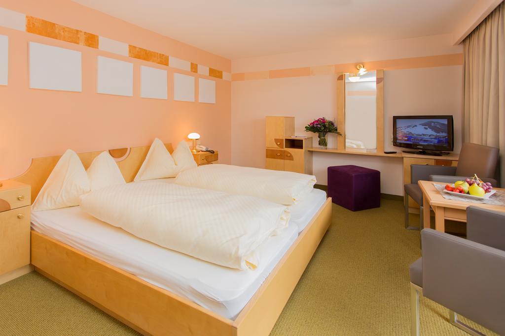 Hotel & Art Kristiana Saalbach-Hinterglemm Dış mekan fotoğraf